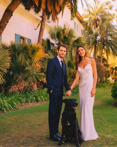 O ator Paul Wesley, eternizado como Stefan Salvatore em The Vampire  Diaries, oficializou sua união com a modelo brasileira Natalie Kuckenburg  em uma cerimônia civil intimista nos Estados Unidos. As primeiras imagens