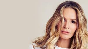 Elle Mac's Instagram, Twitter & Facebook