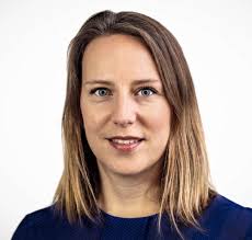 What to explain when explaining is difficult