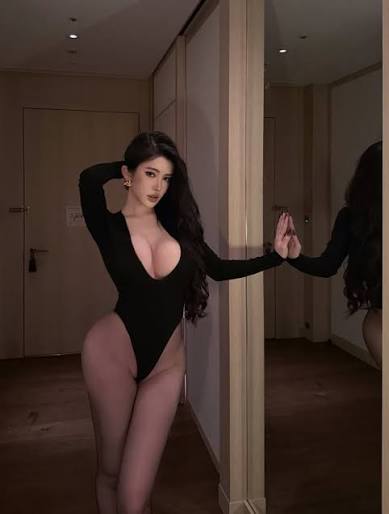Doris nude photo 4
