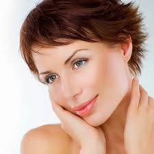 Frisuren mittellang stufig fransig hair styles in 2019. Lassige Fransige Kurzhaarfrisur Braune Kurze Und Mittellange Haare