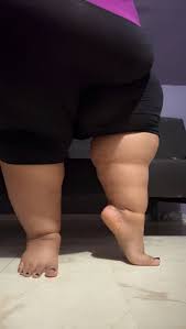 SSBBW SHOWS OFF TROTTERS - Video Clips - SSBBW - Curvage