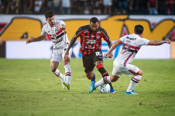 Vit&oacute;ria 2 x 0 S&atilde;o Paulo: assista aos gols e melhores momentos | Ge