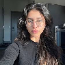 Amanda Leeds's Instagram, Twitter & Facebook