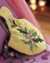 Un Sac En Velours Brode De Feuilles De Houx Sac Broderie Velours
