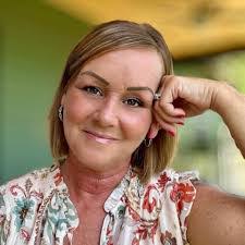 Jen Pollard's Instagram, Twitter & Facebook