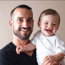 Andrew Zeegers's Instagram, Twitter & Facebook