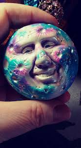 What materials and techniques are best for creating molds for face  sculptures?