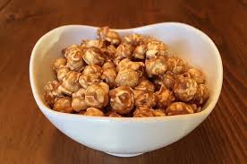 Siapkan dan takar jagung sesuai selera untuk membuat popcorn. Cara Membuat Popcorn Karamel Gurih Dan Simpel Kumparan Com