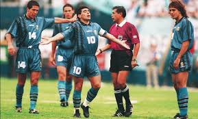Julukan azzurri (biru langit) asosiasi federasi sepak bola italia. Kecanduan Narkoba Maradona Diusir Dari Piala Dunia 1994 Okezone Bola