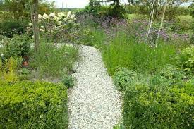 Viel Garten Fur Wenig Geld Garten Gartenweg Garten Anlegen