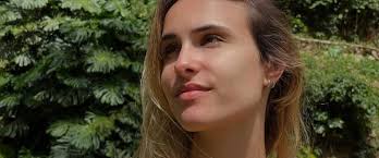 Filha de comentarista da Globo cita como era relação com madrasta  famosaJogada 10