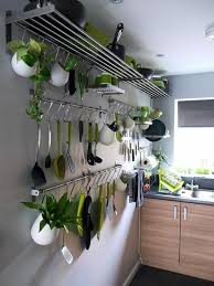 le rangement mural comment organiser bien la cuisine archzine fr kitchen design apartment kitchen organization interior design kitchen