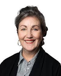 Carolyn Curnow's Instagram, Twitter & Facebook