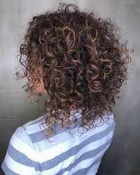 Everyone is a fan of shakira's perfectly spiralled hairdo. 30 Best Curly Hairstyles For Medium Hair Belletag