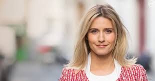 A lacalm, sur le haut plateau de l'aubrac, la municipalité a racheté des maisons vides pour les restaurer et les louer à de nouveaux venus. Audiences Des Racines Et Des Ailes Leader Devant Grey S Anatomy Station 19 W9 Boostee Par Michel Sardou Puremedias