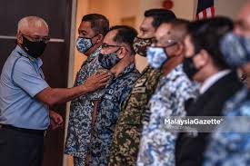 Sabtu, 27 okt 2001, jam 2000 jom masuk tentera. Panglima Angkatan Tentera Rasmi Tim Pemantau Antarabangsa Mindanao Ke 16