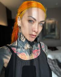 Happy International Women's Day to all the incredible women out there! 🌸  Today, more than ever, I want to share a message of love, resilience, and  empowerment. To every woman walking her