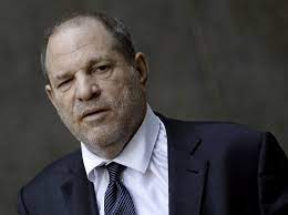 Disgraced movie mogul harvey weinstein is set to face a second trial over his alleged sexual misconduct harvey weinstein and attorney benjamin brafman exit state supreme court, june 5. Bitteres Finale Weinstein Opfer Bekommen 17 Statt 18 Millionen Schadenersatz Versicherungswirtschaft Heute