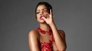Rihanna's billion dollar net worth wasn't earned all in one place. Rihanna Emerges The Wealthiest Female Musician In The World Eelive