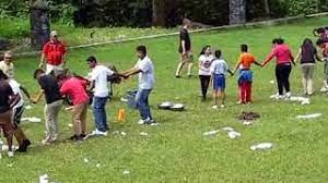 Ejemplos de juegos tradicionales para niños y niñas y como se juegan. Carrera De Juegos Organizados En Rally Juego Para Grupos Grandes Y Campamentos De Jovenes Youtube