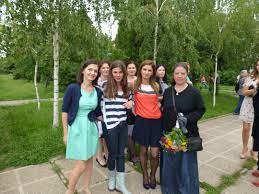 Garderoba unei femei după 50 de ani. Intalnirea De 10 Ani Dunia