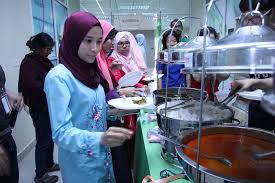 Pasti ada di antara kita yang terpaksa mula mencatu pengambilan juadah seperti ketupat, rendang, lemang. Graduate School Hari Raya Celebration Graduate School Blog