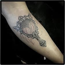 Abebe De Oxum Da Cliente Camila Abebe Abebedeoxum Tatuagem De Oxum Tatuagem De Iemanja Abebe De Oxum Com iemanjá, vieram mais dois orixás yorubanos, oxum e anamburucu (nanamburucu). abebe de oxum da cliente camila abebe