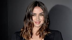 De armas even brought her dog along as the two dressed casually and chatted during their outing. Ana De Armas Poses With Ben Affleck In Romantic Birthday Photos Wkyc Com
