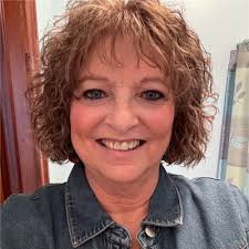 With a police escort just before dawn, some Illinois farm friends of ours  hauled 26,000 wreaths into Abraham Lincoln National Cemetery south of  Chicago at Elwood. Semi trucks are not permitted in… |