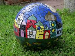 Hundertwasser Kugel 30 Cm Mosaik Gartenkunst Mosaik Mosaik Vogeltranke