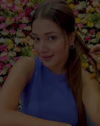 Rosa Hakim's Instagram, Twitter & Facebook