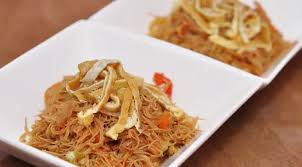 Bihun goreng enaknya dimakan ketika masih panas dan baru diangkat dari wajan. Cara Membuat Bihun Goreng Simpel Yang Disukai Anak Anak Lifestyle Fimela Com