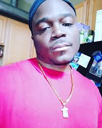 Sometimes you just have to look at stupid acting people like this.. Lol