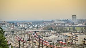 Der saharastaub besteht aus winzig kleinen partikel aus mineralstaub, im durchschnitt nur fünf bis zehn mikrometer groß, aerosole genannt. Gelber Himmel Deutschland Saharastaub Als Erklarung Fur Wetterphanomen In Ulm Der Region Und Bw Sudwest Presse Online