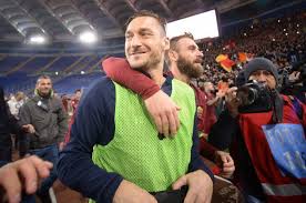 Her 32 year old defensive. Daniele De Rossi Tampar Lawan Francesco Totti Beri Pembelaan Bolasport Com
