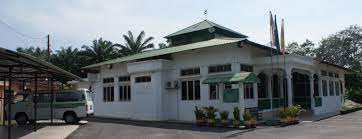 Masjid al falah surabaya memutuskan tidak menggelar salat jumat pada hari ini. Lokasi Surau Al Falah Jalan Kebun