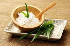 La presenza di puro succo ed estratto di aloe vera, pianta ricca in polisaccaridi ed acido salicilico, potenzia la sintesi del collagene favorendo la rigenerazione. Reteta Crema De Fata Facuta In Casa Vezi Care Sunt Ingredientele