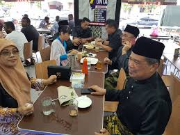 Isi contoh latar belakang lengkap beserta cara membuat mulai dari masalah, makalah, karya tulis ilmiah, pendidikan, singkat, skripsi & strukturnya lengkap. Mat Sabu Sarapan Di Kedai Mamak Sebelum Ke Istana Malaysiaboleh Com