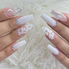 Si aún dudas en hacerte un diseño de uñas blancas, aquí te dejamos 15 ideas para que finalmente lo decidas y hagas que tus manos luzcan hermosas. 140 Ideas De Unas En 2021 Manicura De Unas Manicura Para Unas Cortas Unas De Gel Bonitas