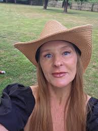 Hi im donna new to the group im 51 years young 😅 im a mum and a nanny here  to hopefully make some friends🥰