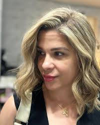 D I S E Ñ O. D E. C O L O R. 25% O F F 🔥 👇🏽 INCLUYE 👇🏽 ✨Diseño de  color ✨Tratamiento post color ✨Corte o despunte ✨Planchado o