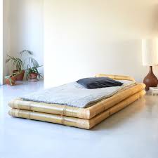 Letzterer ergibt sich daraus, dass dämpfende federungen bei dieser bettvariante fehlen. Futonbett Aus Bambus 115x215 Cm Balyss Betten Kopfteile Tikamoon