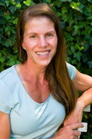 Elizabeth Auger's Instagram, Twitter & Facebook