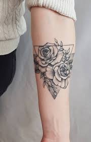 42 Amazing Must Have Rose Tattoos This Year Design Ideas 2019 Part 18 Rose Tattoo Design Rose Tattoo Lyrics Rose Tatoeage Ideeen Tatoeages Ontwerpideeen