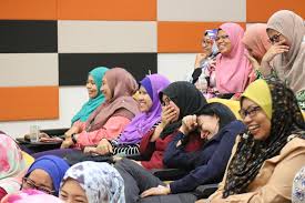Alhmdllh kembali bersyahat sodara kita samsul bahri yg sempat beberapa bulan yg lalu sempat ke gereja. Syamsul Debat Buat Pekerja Tergeliat Rahang Suria Amanda