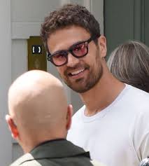 Theo James Brasil (@theojbrasil)