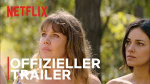 Die serie erzählt die geschichte von lolle (felicitas woll), die nach dem abitur ihrem freund tom aus der kleinstadt malente nach berlin folgt. Berlin Berlin The Cult Tv Show And New Movie Is Out On Netflix Now Iheartberlin De