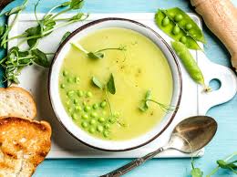 Man kann, falls man die suppe etwas schärfer will, auch eine chilischote mit dem basilikum und den knoblauch zugeben und. Kalte Suppen Fur Heisse Sommertage Freundin De