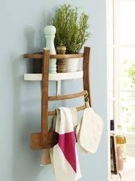 Upcycling So Wird Aus Einem Stuhl Ein Kuchenregal Wohnidee Zuhause Diy Diy Deko Ideen Diy Kuchenregal